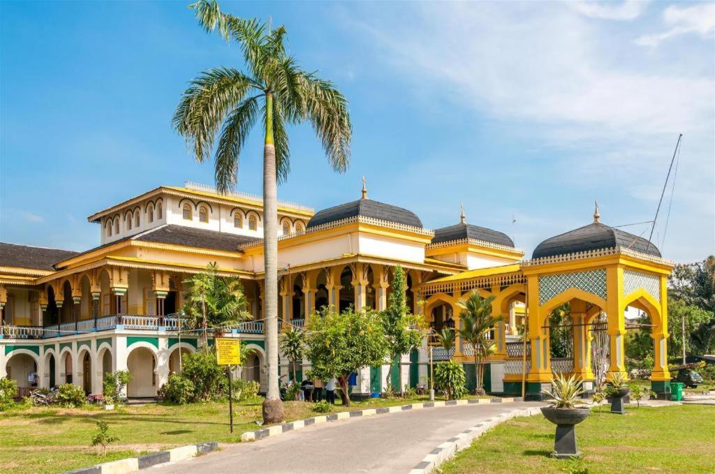 Oyo 619 Naufal Guest House Syariah 棉兰 外观 照片