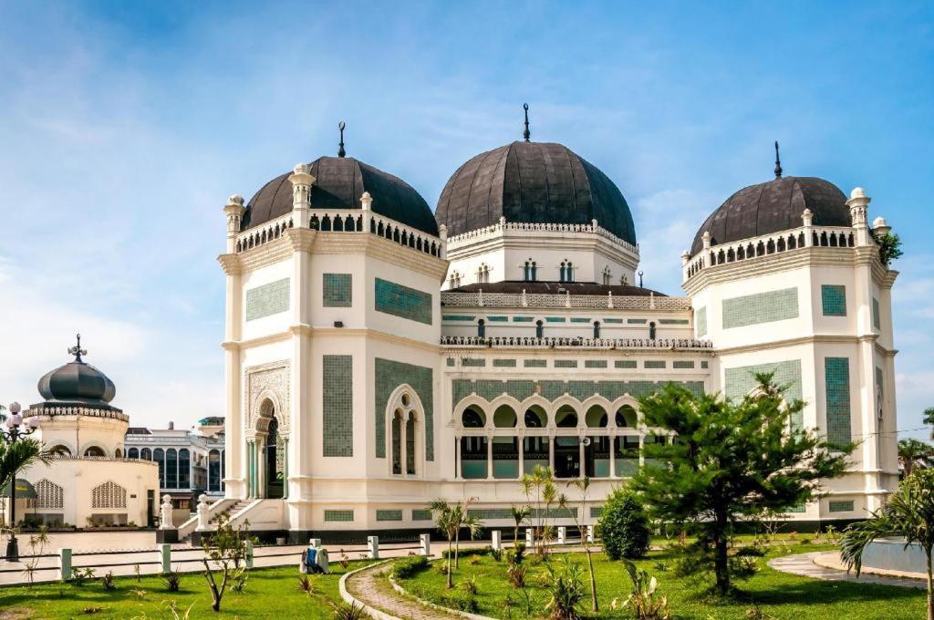 Oyo 619 Naufal Guest House Syariah 棉兰 外观 照片