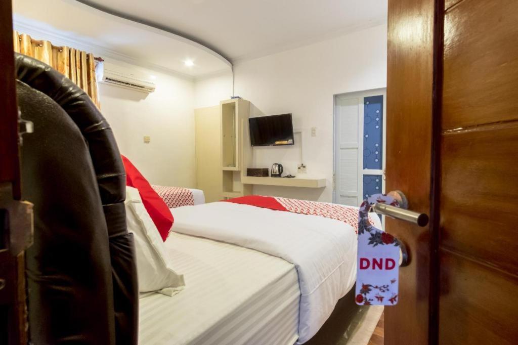 Oyo 619 Naufal Guest House Syariah 棉兰 外观 照片