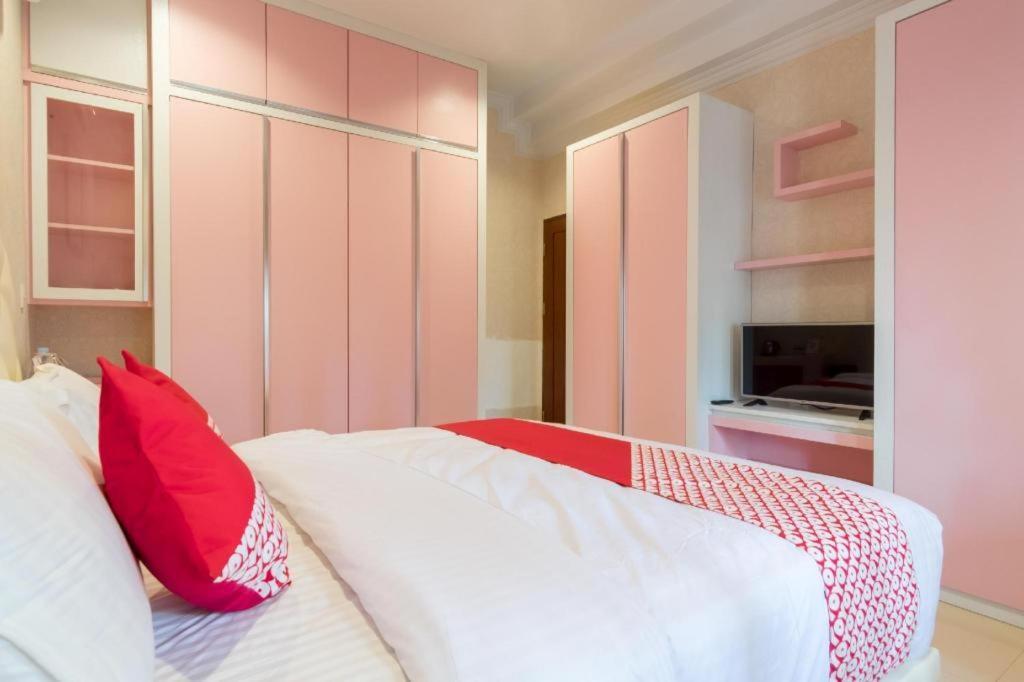 Oyo 619 Naufal Guest House Syariah 棉兰 外观 照片