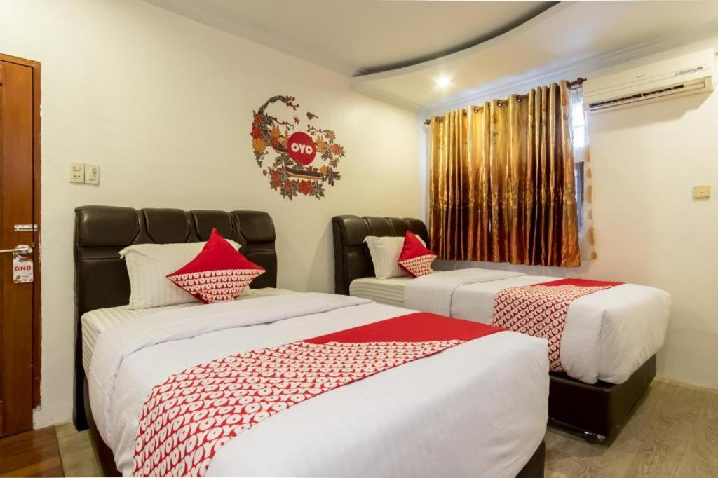 Oyo 619 Naufal Guest House Syariah 棉兰 外观 照片