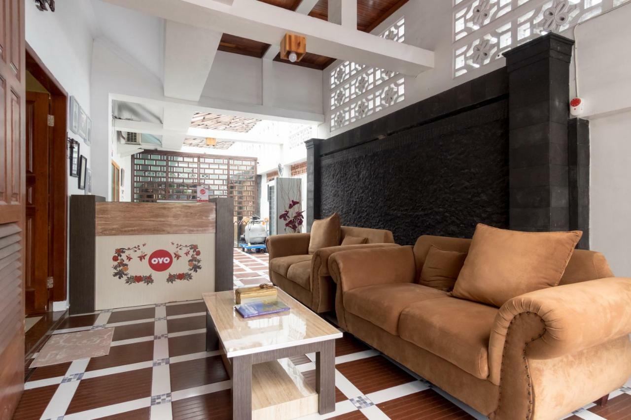 Oyo 619 Naufal Guest House Syariah 棉兰 外观 照片
