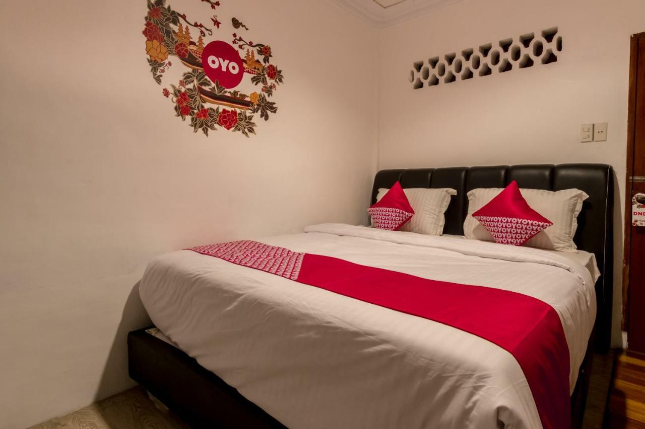 Oyo 619 Naufal Guest House Syariah 棉兰 外观 照片