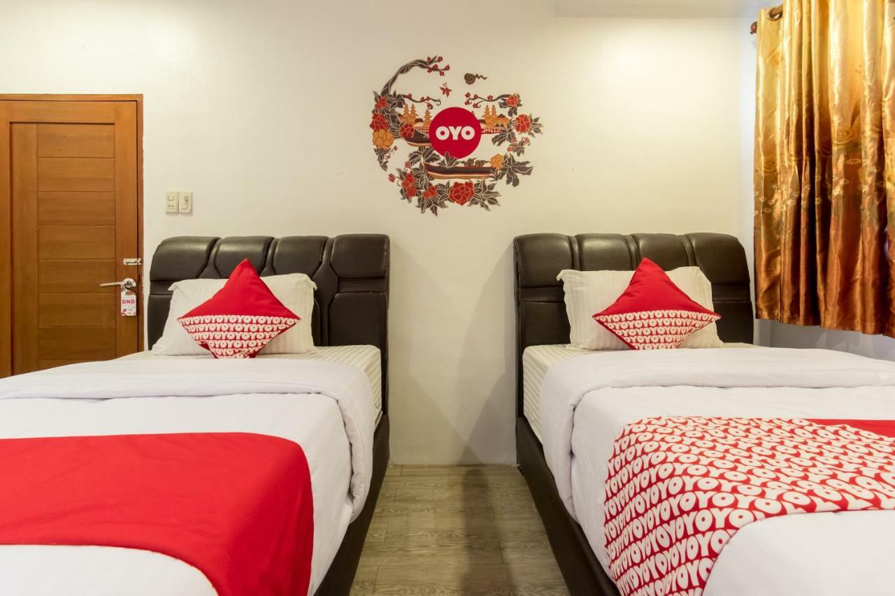 Oyo 619 Naufal Guest House Syariah 棉兰 外观 照片