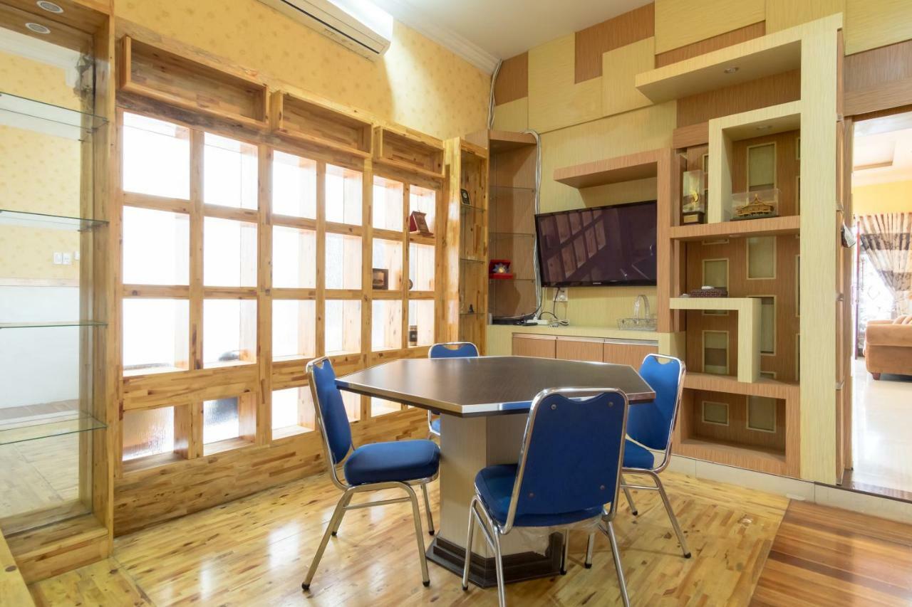 Oyo 619 Naufal Guest House Syariah 棉兰 外观 照片