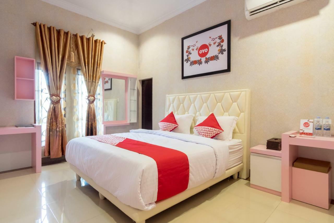 Oyo 619 Naufal Guest House Syariah 棉兰 外观 照片