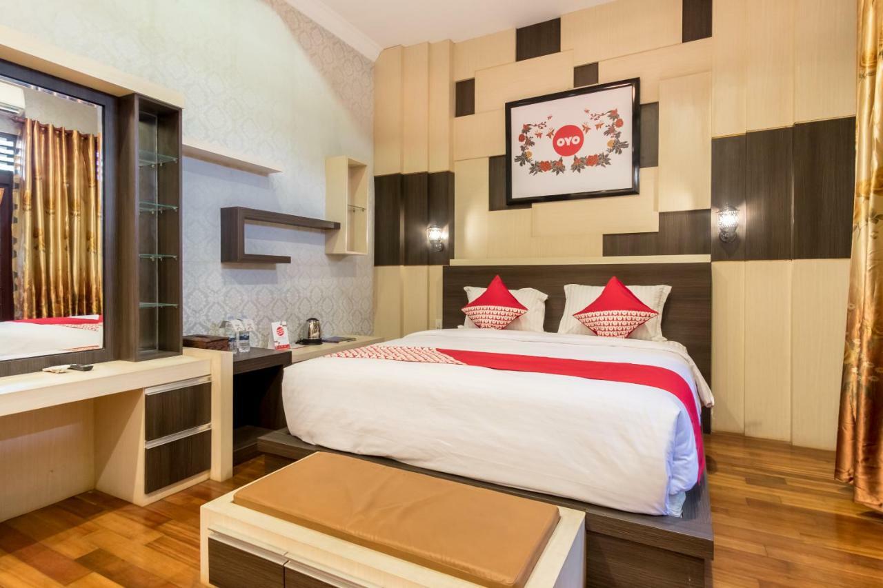 Oyo 619 Naufal Guest House Syariah 棉兰 外观 照片