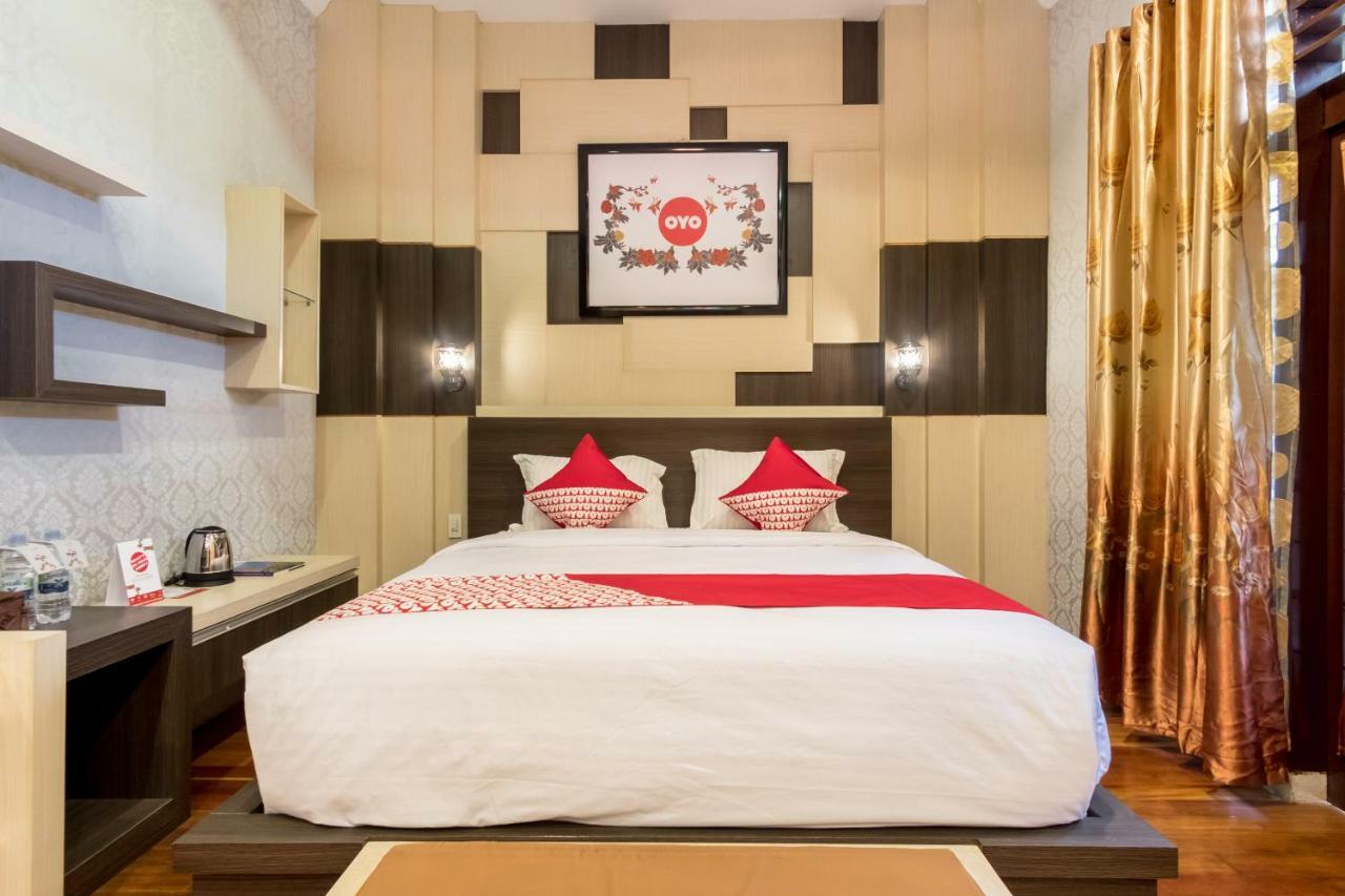 Oyo 619 Naufal Guest House Syariah 棉兰 外观 照片