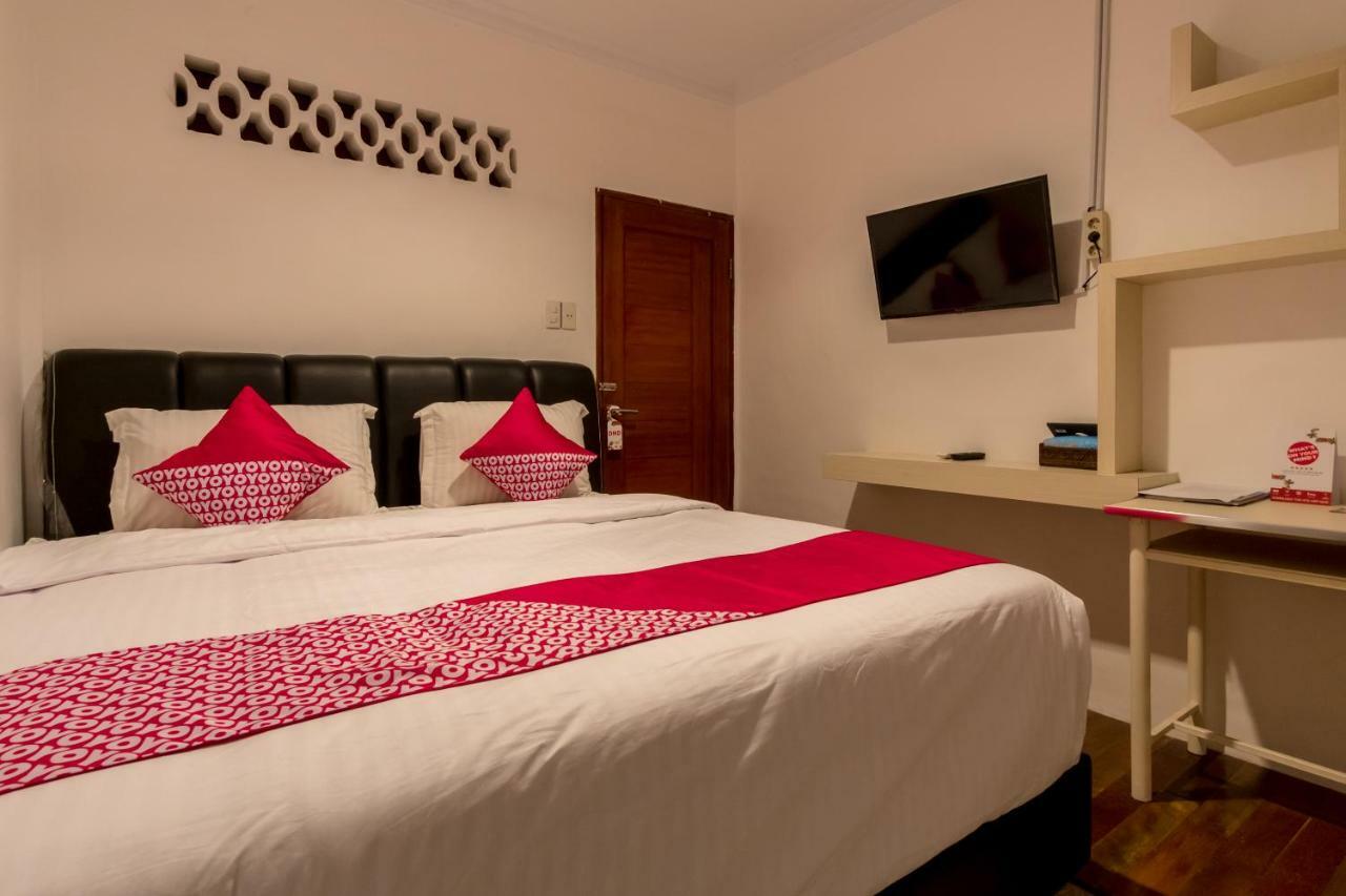Oyo 619 Naufal Guest House Syariah 棉兰 外观 照片